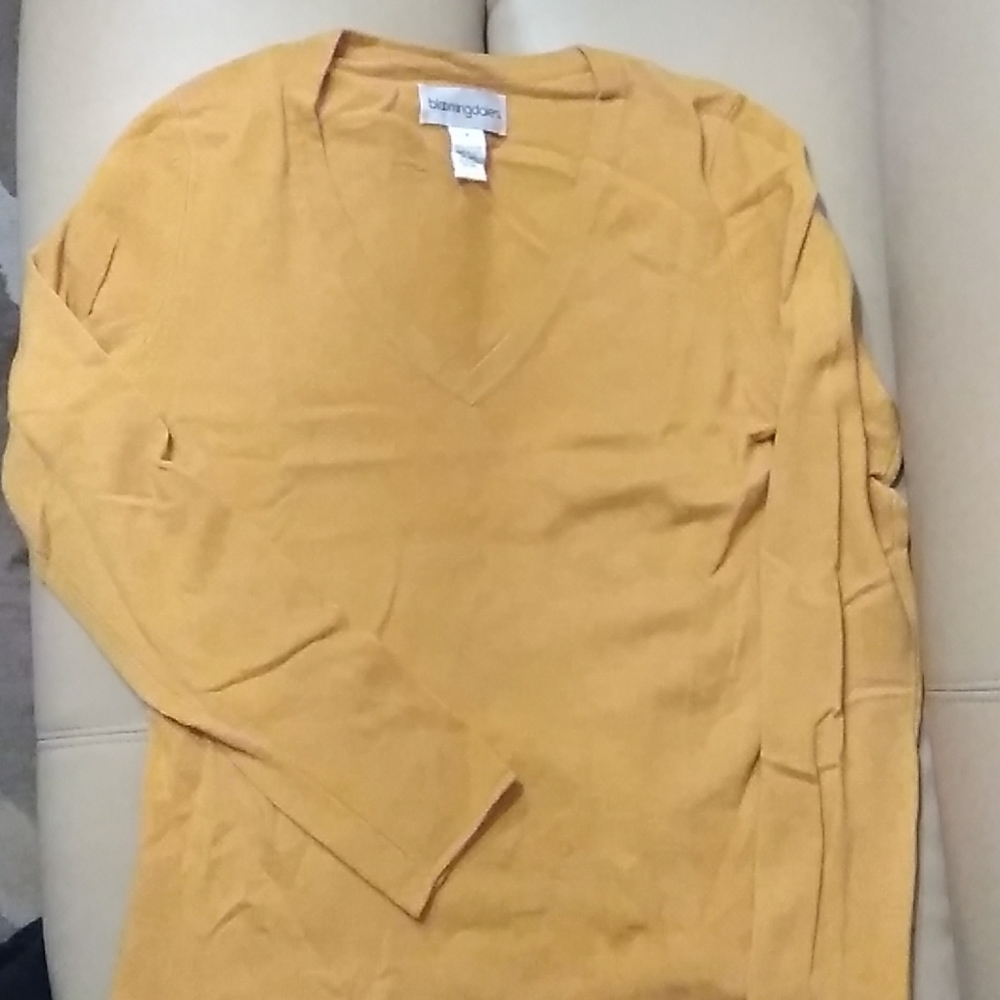 BLOOMINGDALE'S CASHMERE SWEATER
